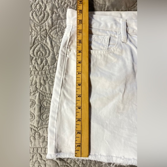 NWOT 7 For All Mankind Monroe Shorts White Denim Cutoff Button Fly Size 31 - Picture 13 of 14